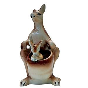 Vintage GNCO Kangaroo & Joey Mama Baby Nesting Pouch Salt & Pepper Shakers Japan